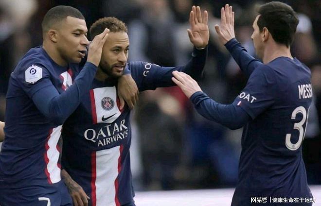 马里安诺·李维拉宣布 2013 年为其最后一个赛季，开启全美巡回告别仪式