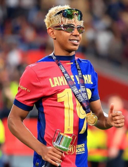 杰伦·布朗的表现引发热议（杰伦·布朗的发挥成为热点话题）