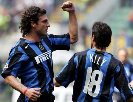 亚精英赛半场：路易斯失单刀+补射中柱，申花暂0-0广岛