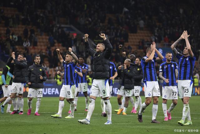 意外不断！彪哥投三分被火箭替补背后蛐蛐 老詹打脸奥科吉主动道歉（意外连连：彪哥三分惹火箭替补背后嘀咕，詹姆斯不慎击中奥科吉面部后主动致歉）