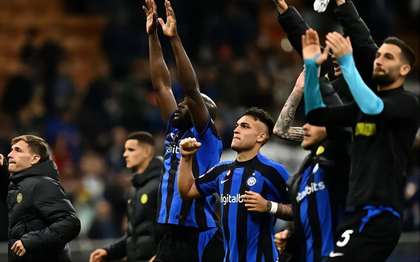 NBA杯半场：东契奇&里夫斯合砍37分，詹姆斯2分，独行侠62-60领先湖人（NBA杯半场战报：独行侠62-60暂领先湖人，东契奇与里夫斯合拿37分，詹姆斯仅2分）